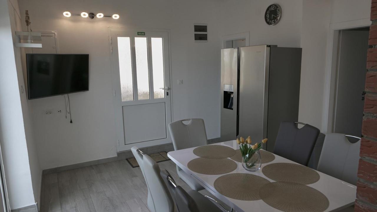 Apartments Bestak Krk Town Exterior photo