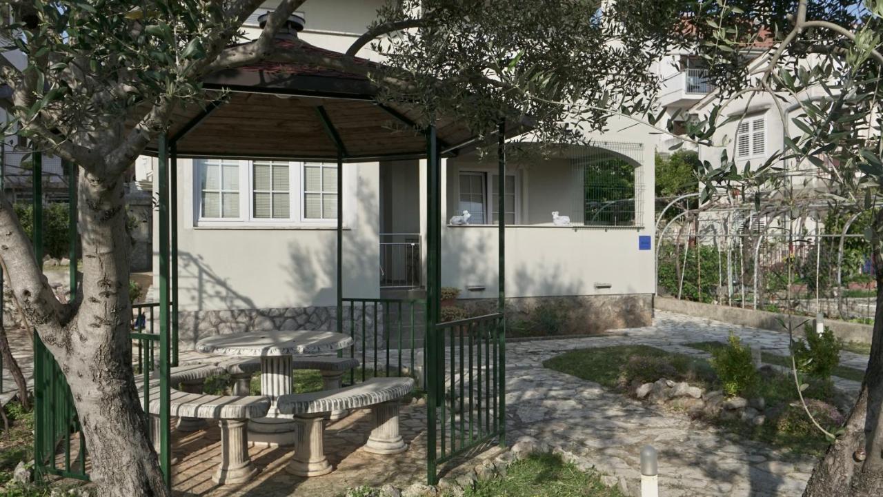 Apartments Bestak Krk Town Exterior photo